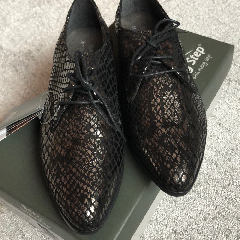 NWT Oxford shoe